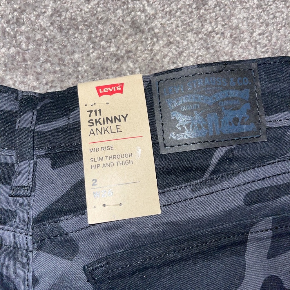 Levi’s black camo skinny Jean, NWT